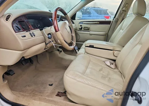 2009 Lincoln Town Car Signature Limited z USA, uszkodzony, nr VIN 2LNHM82V69X607609